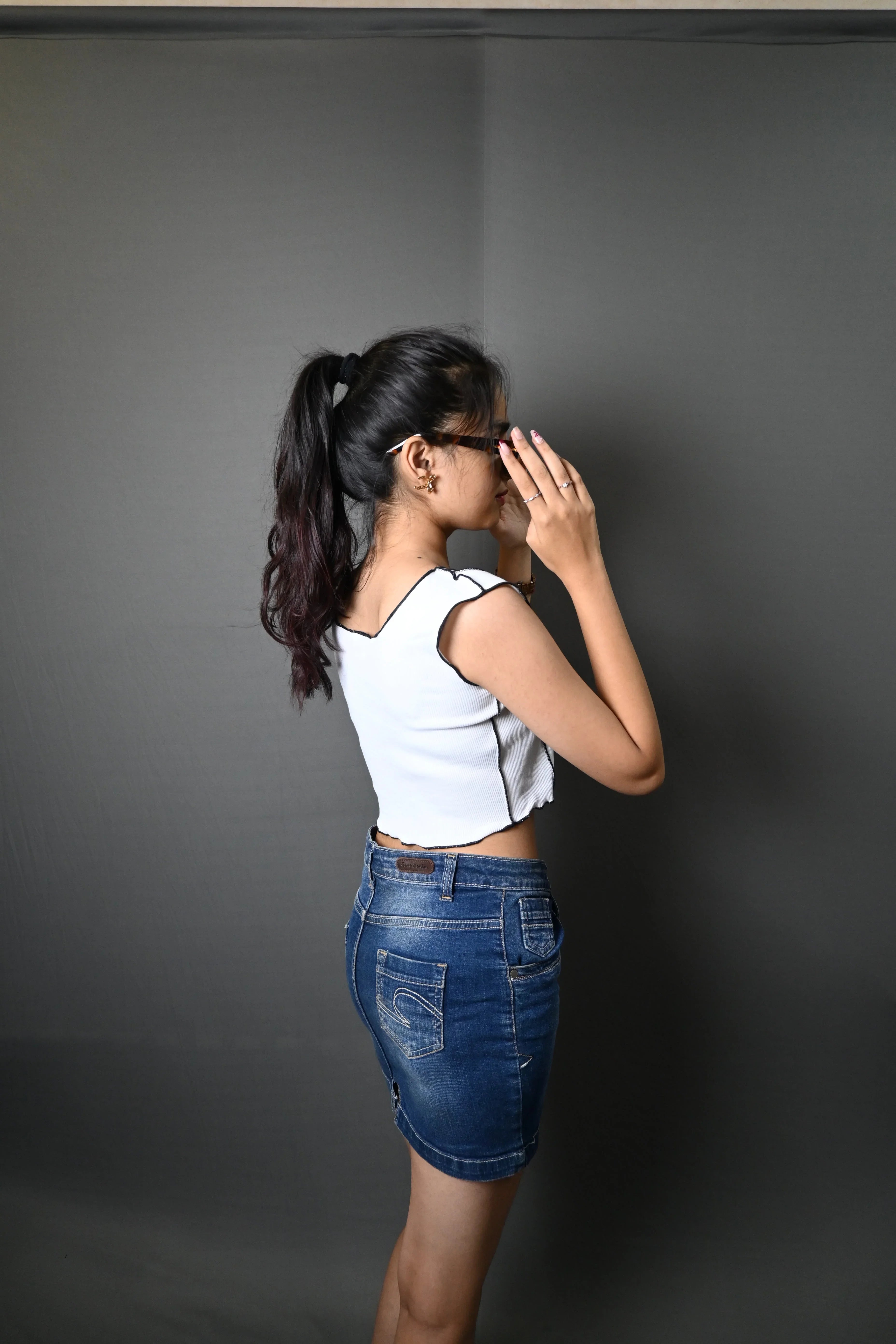 WHITE CROP.3